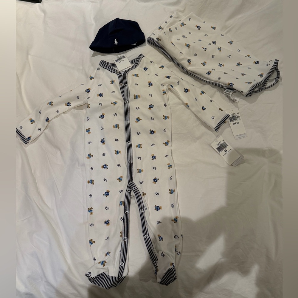New with tags-Ralph Lauren White Footed pajama with Navy Hat & matching blanket